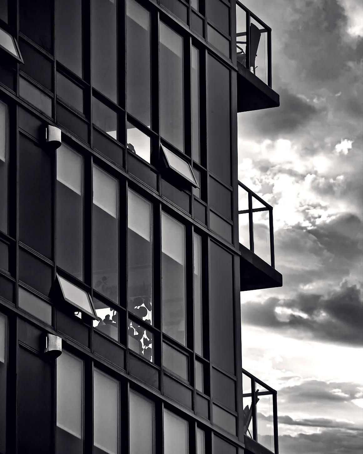 Façade vitrée à contre-jour